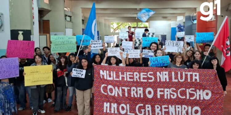 Alunos da UFMT fazem novo ato pedindo a expulsão de responsáveis por lista de 'estupráveis'